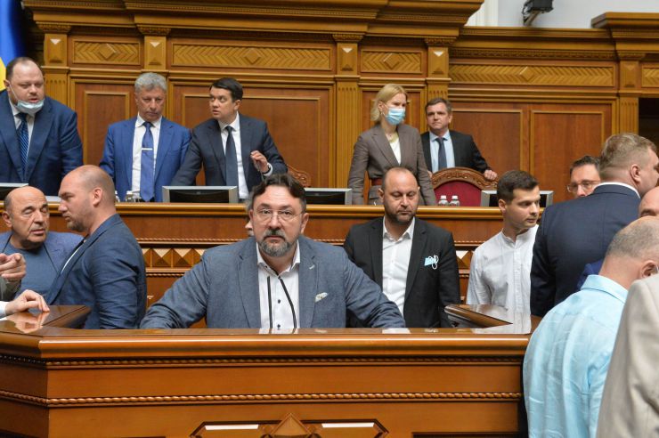 Пленарне засідання Верховної Ради України.

Голова Верховної Ради України Дмитро Разумков відкрив пленарне засідання.
Перший заступник Голови Верховної Ради України Руслан Стефанчук оголосив про входження народного депутата Василя Вірастюка до складу депутатської фракції «Слуга народу».
Прийнято Закон 