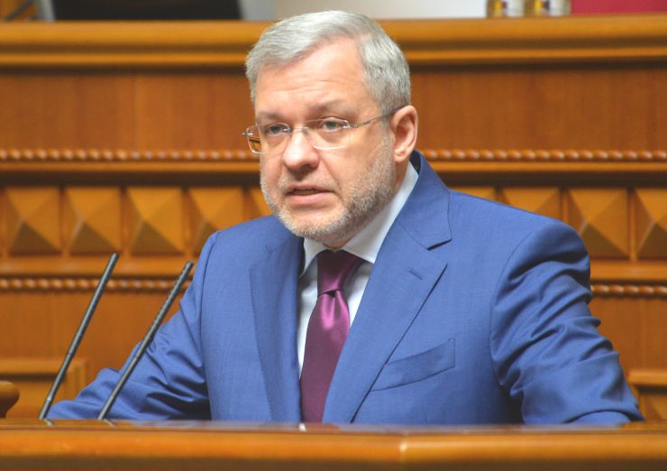 Пленарне засідання Верховної Ради України.

Голова Верховної Ради України Дмитро Разумков відкрив пленарне засідання. 
Головуючий повідомив, що у сесійній залі присутні члени Кабінету Міністрів на чолі з Прем’єр-міністром Денисом Шмигалем. За пропозицією депутатських фракцій і груп вони будуть відповідати на запитання про стан та перспективи розвитку паливно-енергетичного комплексу України та його вплив на тарифну політику Уряду.
Розпочалася «година запитань до Уряду». 
Головуючий надав слово для виступу Міністру енергетики Герману Галущенку.
Міністр енергетики Герман Галущенко 
