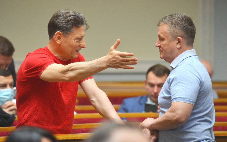Пленарне засідання Верховної Ради України.

Голова Верховної Ради України Дмитро Разумков відкрив пленарне засідання. 
Головуючий повідомив, що у сесійній залі присутні члени Кабінету Міністрів на чолі з Прем’єр-міністром Денисом Шмигалем. За пропозицією депутатських фракцій і груп вони будуть відповідати на запитання про стан та перспективи розвитку паливно-енергетичного комплексу України та його вплив на тарифну політику Уряду.
Розпочалася «година запитань до Уряду». 
Головуючий надав слово для виступу Міністру енергетики Герману Галущенку.
Михайло Волинець Б Володимир Мороз ОП
