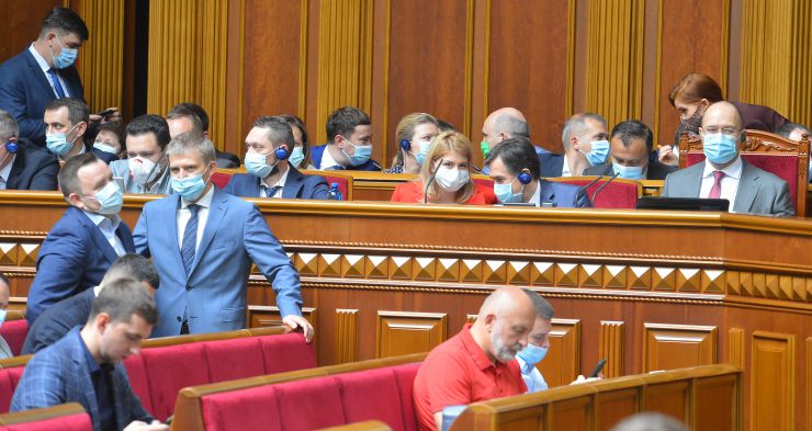 Пленарне засідання Верховної Ради України.

Голова Верховної Ради України Дмитро Разумков відкрив пленарне засідання. 
Головуючий повідомив, що у сесійній залі присутні члени Кабінету Міністрів на чолі з Прем’єр-міністром Денисом Шмигалем. За пропозицією депутатських фракцій і груп вони будуть відповідати на запитання про стан та перспективи розвитку паливно-енергетичного комплексу України та його вплив на тарифну політику Уряду.
Розпочалася «година запитань до Уряду». 
Головуючий надав слово для виступу Міністру енергетики Герману Галущенку.
