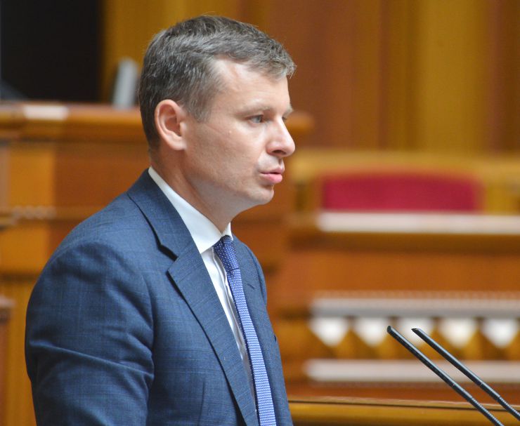 Пленарне засідання Верховної Ради України.

Голова Верховної Ради України Дмитро Разумков відкрив пленарне засідання. 
Головуючий повідомив, що у сесійній залі присутні члени Кабінету Міністрів на чолі з Прем’єр-міністром Денисом Шмигалем. За пропозицією депутатських фракцій і груп вони будуть відповідати на запитання про стан та перспективи розвитку паливно-енергетичного комплексу України та його вплив на тарифну політику Уряду.
Розпочалася «година запитань до Уряду». 
Головуючий надав слово для виступу Міністру енергетики Герману Галущенку.
Міністр фінансів Сергій Марченко 
