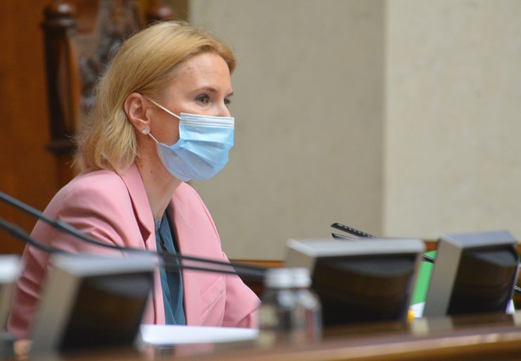 Пленарне засідання Верховної Ради України.

Голова Верховної Ради України Дмитро Разумков відкрив пленарне засідання. 
Головуючий повідомив, що у сесійній залі присутні члени Кабінету Міністрів на чолі з Прем’єр-міністром Денисом Шмигалем. За пропозицією депутатських фракцій і груп вони будуть відповідати на запитання про стан та перспективи розвитку паливно-енергетичного комплексу України та його вплив на тарифну політику Уряду.
Розпочалася «година запитань до Уряду». 
Головуючий надав слово для виступу Міністру енергетики Герману Галущенку.
Олена Кондратюк 
