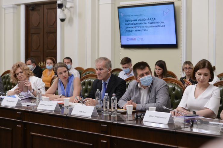 Фінальний захід Програми «РАДА: відповідальне, підзвітне, демократичне парламентське представництво» відбувся 24 червня у парламенті. 
Голова Верховної Ради Дмитро Разумков від імені парламенту та народних депутатів подякував представникам Програми за співпрацю та надання постійної підтримки Верховній Раді. 
Тему відкритості та просвітництва порушила заступниця Голови Верховної Ради Олена Кондратюк: «Хотілося б, щоб роль парламенту звучала голосно. Адже Україна – це парламентсько-президентська республіка. Символічно, що ми підсумовуємо роботу Програми напередодні відзначення 25-ї річниці Конституції України. Надзвичайно важливо, щоб кожен громадянин знав свої права та обов’язки. Цьому сприятиме реалізація проекту «Відкрита Рада», - зазначила Олена Кондратюк. 
В.о. керівника апарату Верховної Ради Михайло Теплюк подякував за постійну допомогу апарату та комітетам. 
