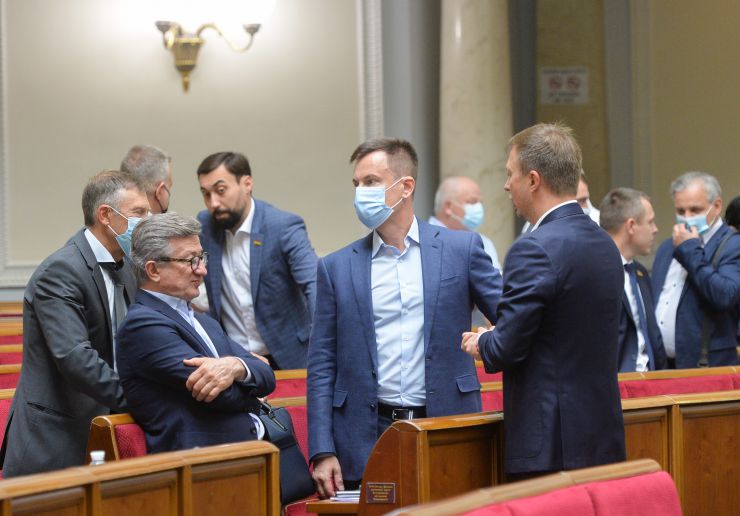 Пленарне засідання Верховної Ради України.
   
Голова Верховної Ради України Дмитро Разумков відкрив пленарне засідання.

З оголошеннями, заявами, повідомленнями, пропозиціями виступили представники депутатських фракцій і груп. 

Народні депутати продовжують розглядати правки до підготовленого до другого читання проекту Закону про внесення змін до Закону України 