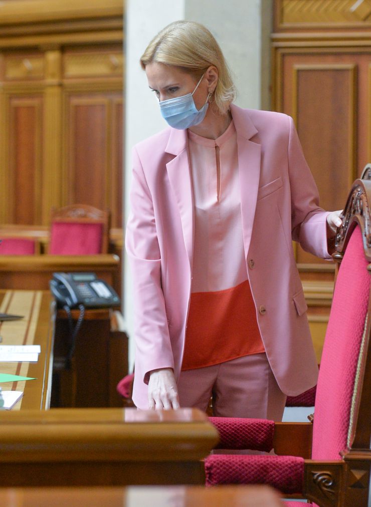 Пленарне засідання Верховної Ради України.
   
Голова Верховної Ради України Дмитро Разумков відкрив пленарне засідання.

З оголошеннями, заявами, повідомленнями, пропозиціями виступили представники депутатських фракцій і груп. 

Народні депутати продовжують розглядати правки до підготовленого до другого читання проекту Закону про внесення змін до Закону України 