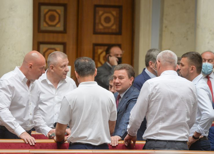 Пленарне засідання Верховної Ради України.
   
Голова Верховної Ради України Дмитро Разумков відкрив пленарне засідання.

З оголошеннями, заявами, повідомленнями, пропозиціями виступили представники депутатських фракцій і груп. 

Народні депутати продовжують розглядати правки до підготовленого до другого читання проекту Закону про внесення змін до Закону України 