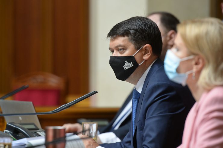 Пленарне засідання Верховної Ради України.
   
Голова Верховної Ради України Дмитро Разумков відкрив пленарне засідання.

З оголошеннями, заявами, повідомленнями, пропозиціями виступили представники депутатських фракцій і груп. 

Народні депутати продовжують розглядати правки до підготовленого до другого читання проекту Закону про внесення змін до Закону України 