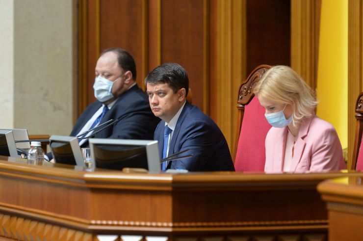 Пленарне засідання Верховної Ради України.
   
Голова Верховної Ради України Дмитро Разумков відкрив пленарне засідання.

З оголошеннями, заявами, повідомленнями, пропозиціями виступили представники депутатських фракцій і груп. 

Народні депутати продовжують розглядати правки до підготовленого до другого читання проекту Закону про внесення змін до Закону України 