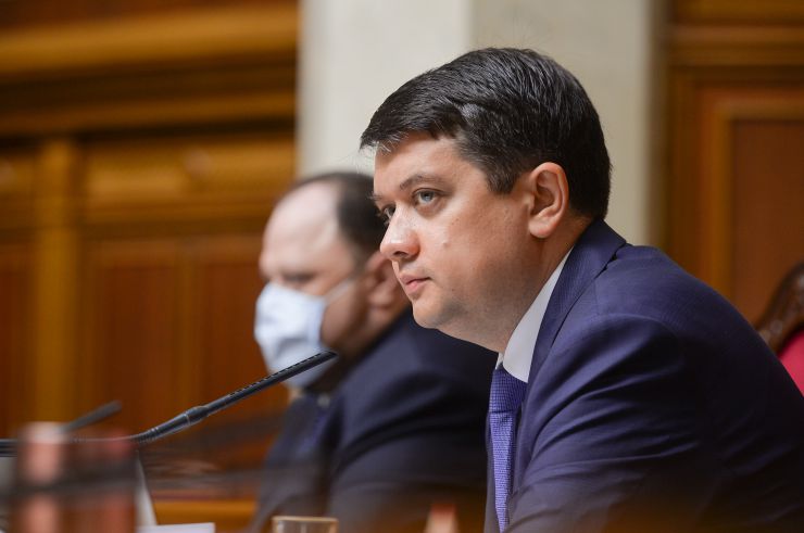 Пленарне засідання Верховної Ради України.
   
Голова Верховної Ради України Дмитро Разумков відкрив пленарне засідання.

З оголошеннями, заявами, повідомленнями, пропозиціями виступили представники депутатських фракцій і груп. 

Народні депутати продовжують розглядати правки до підготовленого до другого читання проекту Закону про внесення змін до Закону України 
