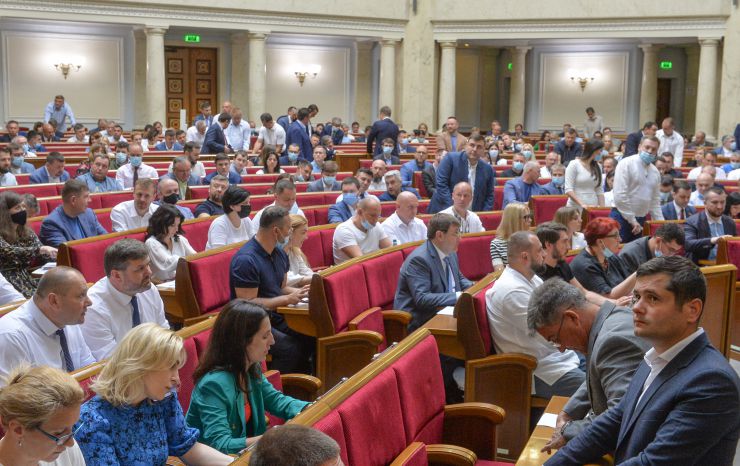 Пленарне засідання Верховної Ради України.
   
Голова Верховної Ради України Дмитро Разумков відкрив пленарне засідання.

З оголошеннями, заявами, повідомленнями, пропозиціями виступили представники депутатських фракцій і груп. 

Народні депутати продовжують розглядати правки до підготовленого до другого читання проекту Закону про внесення змін до Закону України 