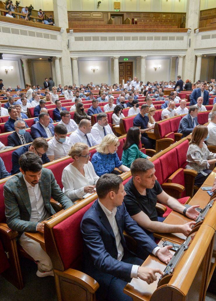 Пленарне засідання Верховної Ради України.
   
Голова Верховної Ради України Дмитро Разумков відкрив пленарне засідання.

З оголошеннями, заявами, повідомленнями, пропозиціями виступили представники депутатських фракцій і груп. 

Народні депутати продовжують розглядати правки до підготовленого до другого читання проекту Закону про внесення змін до Закону України 
