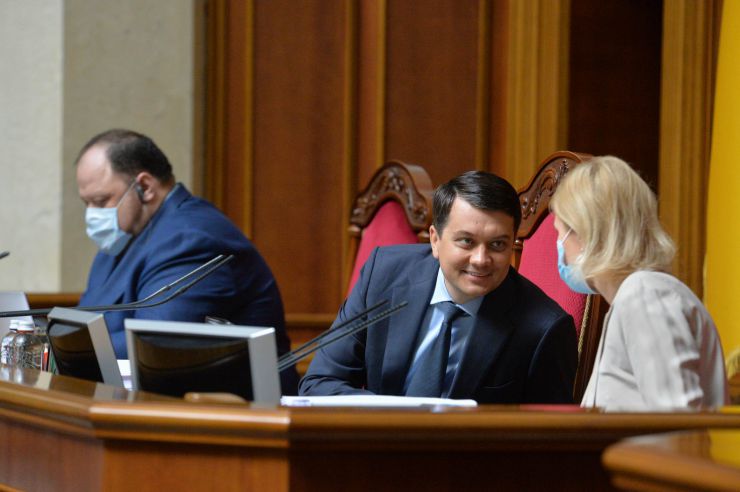 Пленарне засідання Верховної Ради України.

Голова Верховної Ради України Дмитро Разумков відкрив пленарне засідання.
Дмитро Разумков привітав усіх з перемогою збірної України по футболу на Євро-2020 над збірною Швеції і подякував нашим футболістам, які «зробили учорашній вечір всім».
Прийнято Закон 