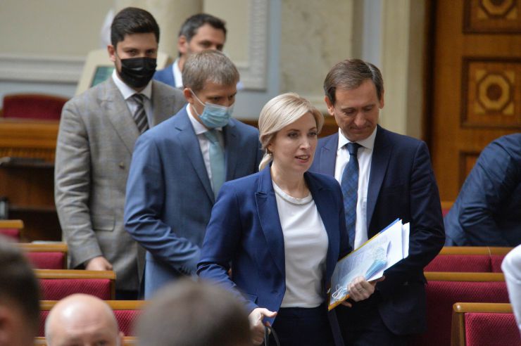 Пленарне засідання Верховної Ради України.

Голова Верховної Ради України Дмитро Разумков відкрив пленарне засідання.
Дмитро Разумков привітав усіх з перемогою збірної України по футболу на Євро-2020 над збірною Швеції і подякував нашим футболістам, які «зробили учорашній вечір всім».
Прийнято Закон 