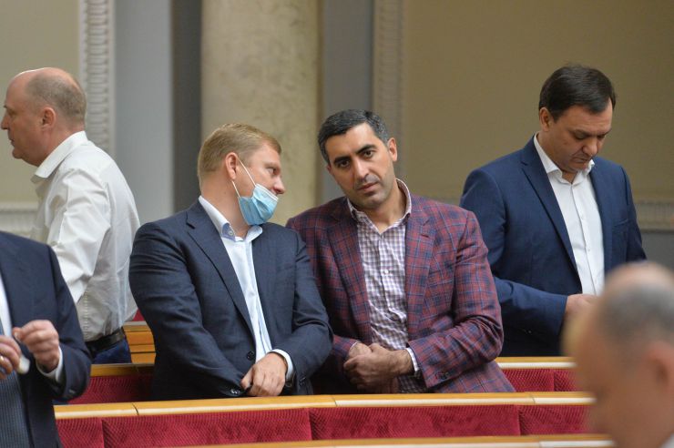 Пленарне засідання Верховної Ради України.

Голова Верховної Ради України Дмитро Разумков відкрив пленарне засідання.
Дмитро Разумков привітав усіх з перемогою збірної України по футболу на Євро-2020 над збірною Швеції і подякував нашим футболістам, які «зробили учорашній вечір всім».
Прийнято Закон 