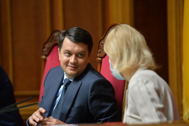 Пленарне засідання Верховної Ради України.

Голова Верховної Ради України Дмитро Разумков відкрив пленарне засідання.
Дмитро Разумков привітав усіх з перемогою збірної України по футболу на Євро-2020 над збірною Швеції і подякував нашим футболістам, які «зробили учорашній вечір всім».
Прийнято Закон 