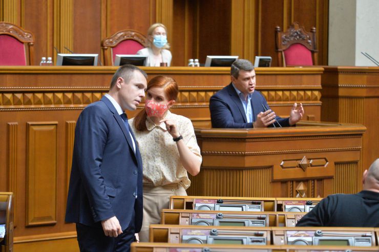 Пленарне засідання Верховної Ради України.

Голова Верховної Ради України Дмитро Разумков відкрив пленарне засідання.
Дмитро Разумков привітав усіх з перемогою збірної України по футболу на Євро-2020 над збірною Швеції і подякував нашим футболістам, які «зробили учорашній вечір всім».
Прийнято Закон 