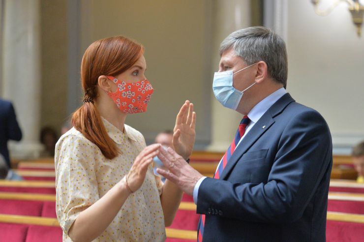 Пленарне засідання Верховної Ради України.

Голова Верховної Ради України Дмитро Разумков відкрив пленарне засідання.
Дмитро Разумков привітав усіх з перемогою збірної України по футболу на Євро-2020 над збірною Швеції і подякував нашим футболістам, які «зробили учорашній вечір всім».
Прийнято Закон 