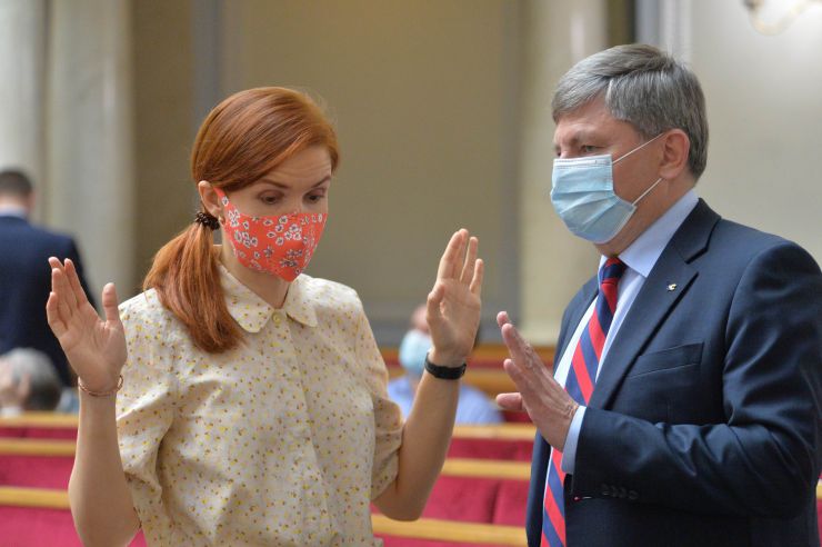 Пленарне засідання Верховної Ради України.

Голова Верховної Ради України Дмитро Разумков відкрив пленарне засідання.
Дмитро Разумков привітав усіх з перемогою збірної України по футболу на Євро-2020 над збірною Швеції і подякував нашим футболістам, які «зробили учорашній вечір всім».
Прийнято Закон 