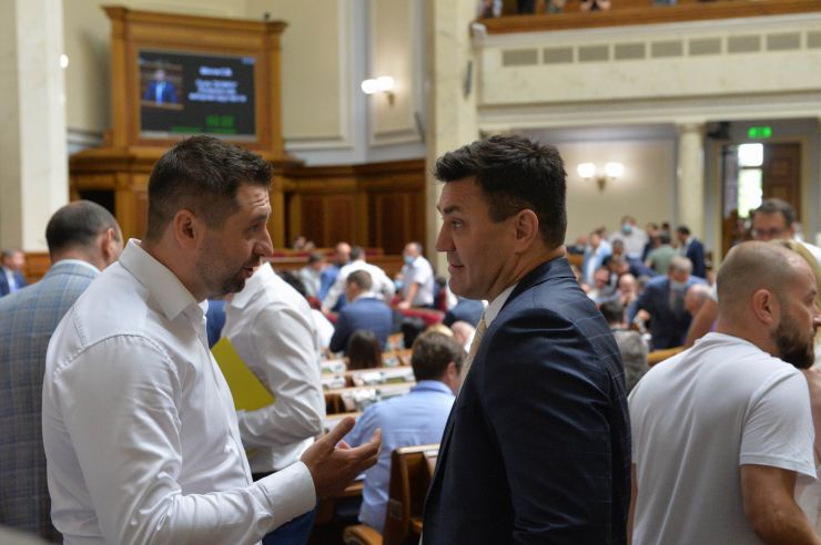 Пленарне засідання Верховної Ради України.

Голова Верховної Ради України Дмитро Разумков відкрив пленарне засідання.
Дмитро Разумков привітав усіх з перемогою збірної України по футболу на Євро-2020 над збірною Швеції і подякував нашим футболістам, які «зробили учорашній вечір всім».
Прийнято Закон 