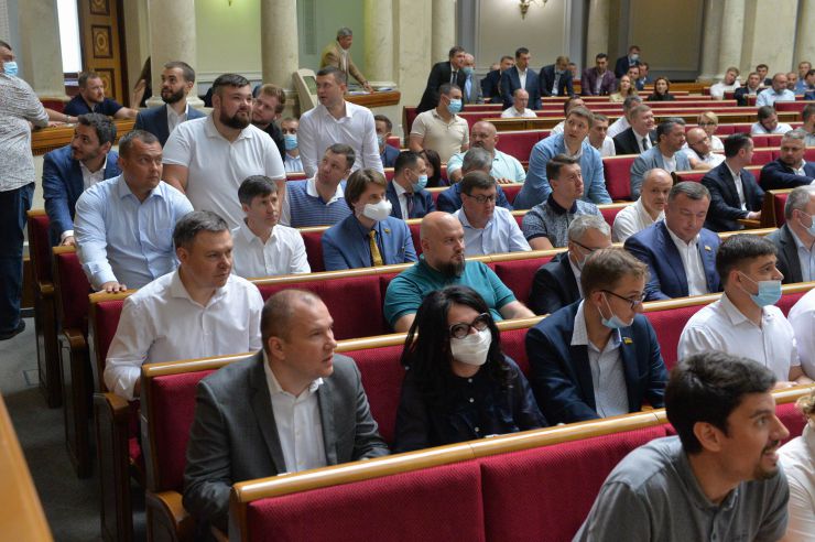Пленарне засідання Верховної Ради України.

Голова Верховної Ради України Дмитро Разумков відкрив пленарне засідання.
Дмитро Разумков привітав усіх з перемогою збірної України по футболу на Євро-2020 над збірною Швеції і подякував нашим футболістам, які «зробили учорашній вечір всім».
Прийнято Закон 
