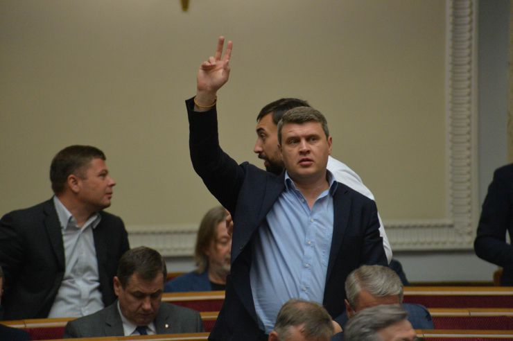 Пленарне засідання Верховної Ради України.

Голова Верховної Ради України Дмитро Разумков відкрив пленарне засідання.
Дмитро Разумков привітав усіх з перемогою збірної України по футболу на Євро-2020 над збірною Швеції і подякував нашим футболістам, які «зробили учорашній вечір всім».
Прийнято Закон 