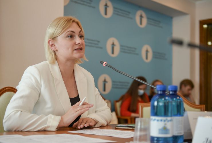 Комітет Верховної Ради України з питань гуманітарної та інформаційної політики провів у форматі відеоконференції  слухання на тему: «Читання як життєва стратегія»

На сьогодні залишається актуальною потреба звернути увагу на промоцію читання на всеукраїнському рівні та сприяти підвищенню рівня читацької грамотності населення. Лише 8 % опитаних українців проводять своє дозвілля за книжкою щодня, тоді як ще у 2018 році кількість щоденних читачів становила 11%.

Розроблення Стратегії розвитку читання на 2021 – 2025 роки зумовлено необхідністю кардинальних змін у підходах до промоції читання як усвідомлено обраної дозвіллєвої, освітньої практики та практики саморозвитку.   Заступник голови Комітету, голова підкомітету з питань інформаційної політики Комітету Верховної Ради України з питань гуманітарної та інформаційної політики Кравчук Євгенія
