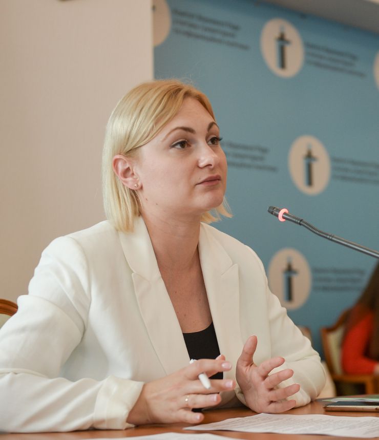 Комітет Верховної Ради України з питань гуманітарної та інформаційної політики провів у форматі відеоконференції  слухання на тему: «Читання як життєва стратегія»

На сьогодні залишається актуальною потреба звернути увагу на промоцію читання на всеукраїнському рівні та сприяти підвищенню рівня читацької грамотності населення. Лише 8 % опитаних українців проводять своє дозвілля за книжкою щодня, тоді як ще у 2018 році кількість щоденних читачів становила 11%.

Розроблення Стратегії розвитку читання на 2021 – 2025 роки зумовлено необхідністю кардинальних змін у підходах до промоції читання як усвідомлено обраної дозвіллєвої, освітньої практики та практики саморозвитку.   Заступник голови Комітету, голова підкомітету з питань інформаційної політики Комітету Верховної Ради України з питань гуманітарної та інформаційної політики Кравчук Євгенія
