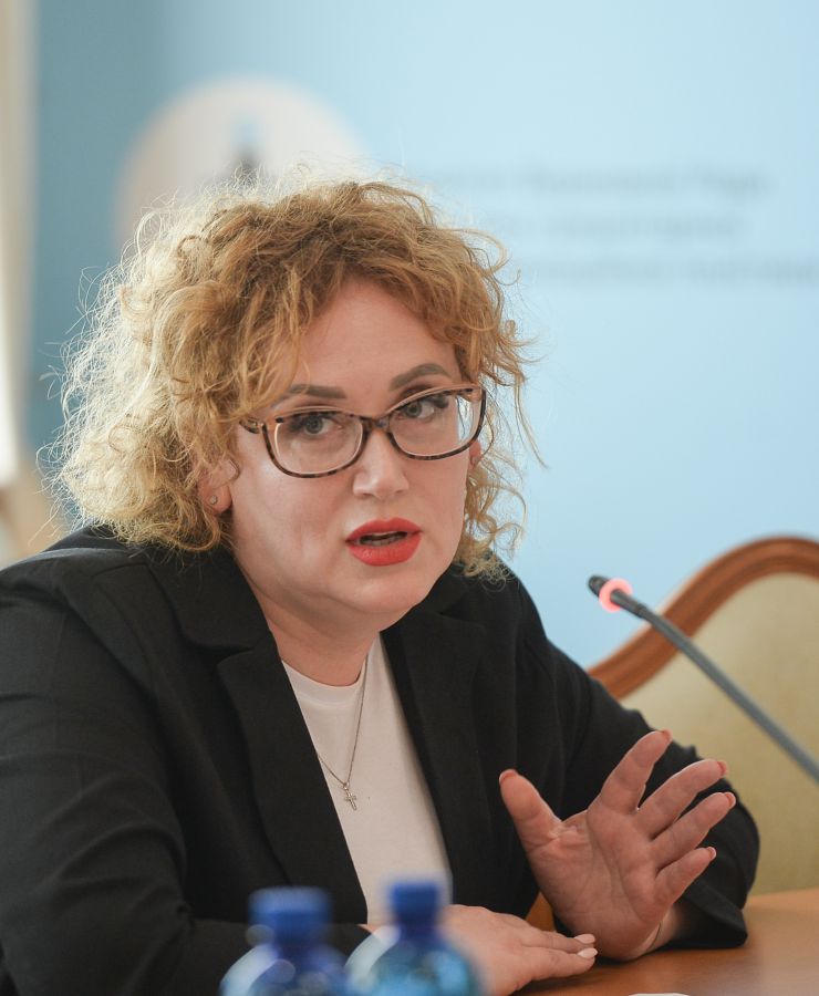 Комітет Верховної Ради України з питань гуманітарної та інформаційної політики провів у форматі відеоконференції  слухання на тему: «Читання як життєва стратегія»

На сьогодні залишається актуальною потреба звернути увагу на промоцію читання на всеукраїнському рівні та сприяти підвищенню рівня читацької грамотності населення. Лише 8 % опитаних українців проводять своє дозвілля за книжкою щодня, тоді як ще у 2018 році кількість щоденних читачів становила 11%.

Розроблення Стратегії розвитку читання на 2021 – 2025 роки зумовлено необхідністю кардинальних змін у підходах до промоції читання як усвідомлено обраної дозвіллєвої, освітньої практики та практики саморозвитку.  Заступник Міністра культури та інформаційної політики України Лариса Петасюк

