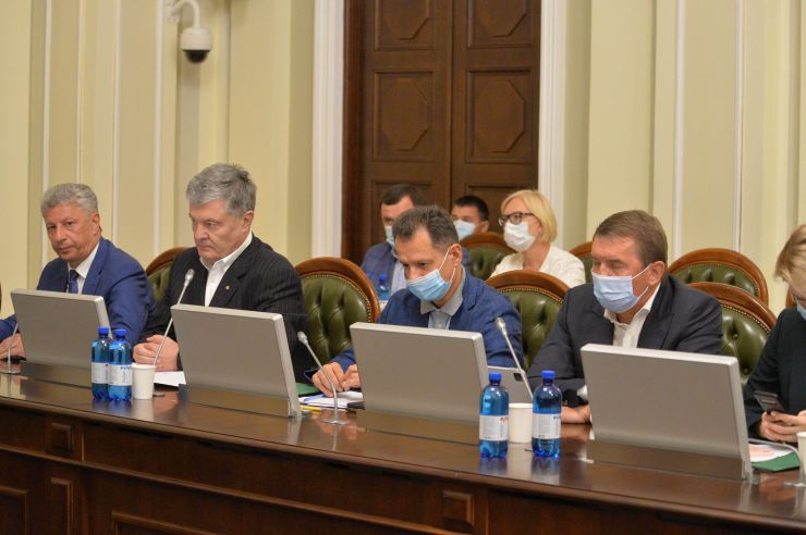 Погоджувальна рада Верховної Ради України.  Юрій Бойко -ОПЗЖ, Петро Порошенко ЄС, Тарас Батенко – За майбутнє, Олег Кулініч Довіра