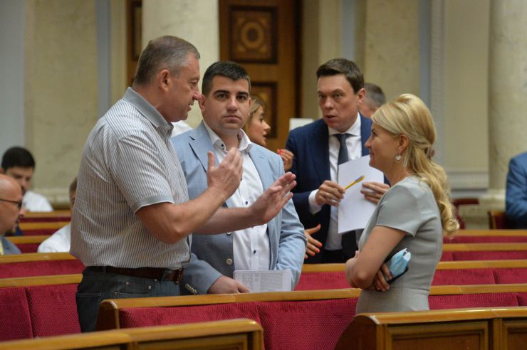 Пленарне засідання Верховної Ради України. Ярослав Дубневич -За майбутнє, Павло Бакунець-Довіра, Юлія Світлична - позафрак