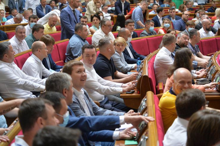 Пленарне засідання Верховної Ради України.

За результатами голосування народні депутати підтримали усі пропозиції і прийняли Закон 