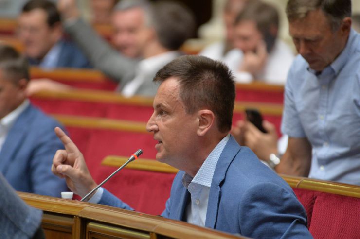 Позачергове пленарне засідання Верховної Ради України.   

Для участі у позачерговому засіданні зареєструвалося 172 народних депутатів. 
Голова Верховної Ради України Дмитро Разумков відкрив позачергове пленарне 
засідання.
Народні депутати розглядають правки до проекту Закону про особливості реформування підприємств оборонно-промислового комплексу державної форми власності, №3822. 
Валентин Наливайченко - Батьківщина
