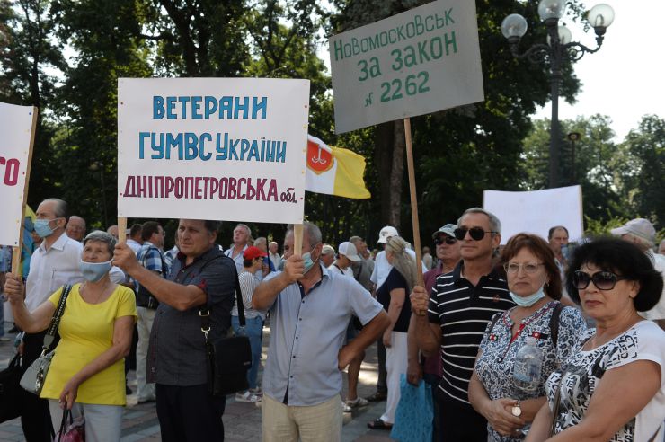 Біля Верховної Ради України відбулася Всеукраїнська масова акція протесту ветеранів - пенсіонерів усіх силових структур зі столиці та регіонів, які вимагатимуть невідкладного перерахунку пенсій. Аналогічні ветеранські заходи цього дня пройдуть і в обласних центрах.