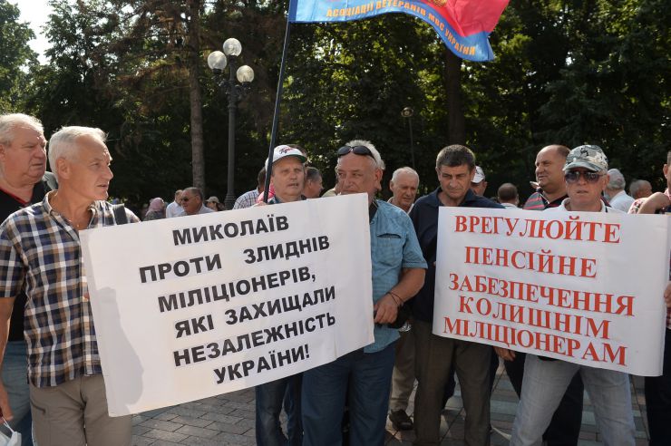 Біля Верховної Ради України відбулася Всеукраїнська масова акція протесту ветеранів - пенсіонерів усіх силових структур зі столиці та регіонів, які вимагатимуть невідкладного перерахунку пенсій. Аналогічні ветеранські заходи цього дня пройдуть і в обласних центрах.