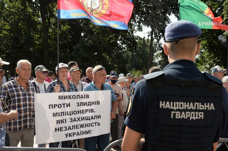 Біля Верховної Ради України відбулася Всеукраїнська масова акція протесту ветеранів - пенсіонерів усіх силових структур зі столиці та регіонів, які вимагатимуть невідкладного перерахунку пенсій. Аналогічні ветеранські заходи цього дня пройдуть і в обласних центрах.