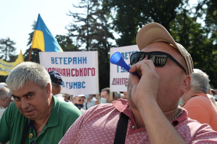 Біля Верховної Ради України відбулася Всеукраїнська масова акція протесту ветеранів - пенсіонерів усіх силових структур зі столиці та регіонів, які вимагатимуть невідкладного перерахунку пенсій. Аналогічні ветеранські заходи цього дня пройдуть і в обласних центрах.