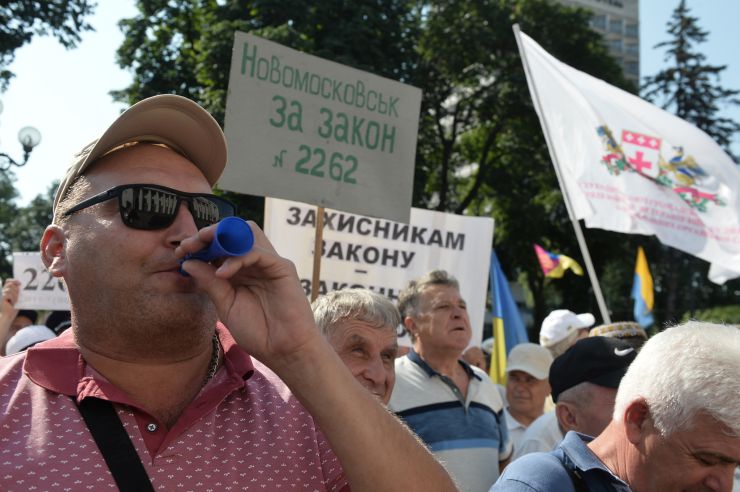 Біля Верховної Ради України відбулася Всеукраїнська масова акція протесту ветеранів - пенсіонерів усіх силових структур зі столиці та регіонів, які вимагатимуть невідкладного перерахунку пенсій. Аналогічні ветеранські заходи цього дня пройдуть і в обласних центрах.
