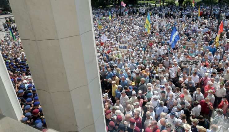 Біля Верховної Ради України відбулася Всеукраїнська масова акція протесту ветеранів - пенсіонерів усіх силових структур зі столиці та регіонів, які вимагатимуть невідкладного перерахунку пенсій. Аналогічні ветеранські заходи цього дня пройдуть і в обласних центрах.