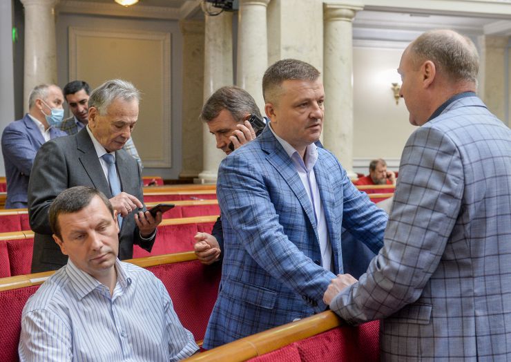 Пленарне засідання Верховної Ради України.

Голова Верховної Ради України Дмитро Разумков відкрив пленарне засідання.

Народні депутати продовжують розглядати правки до проекту Закону про внесення змін до деяких законів України щодо порядку обрання (призначення) на посади членів Вищої ради правосуддя та діяльності дисциплінарних інспекторів Вищої ради правосуддя, №5068. 
За результатами голосування правок підтримано було відхилену правку №733 та правки, на підтверджені яких наполягали народні депутати.
