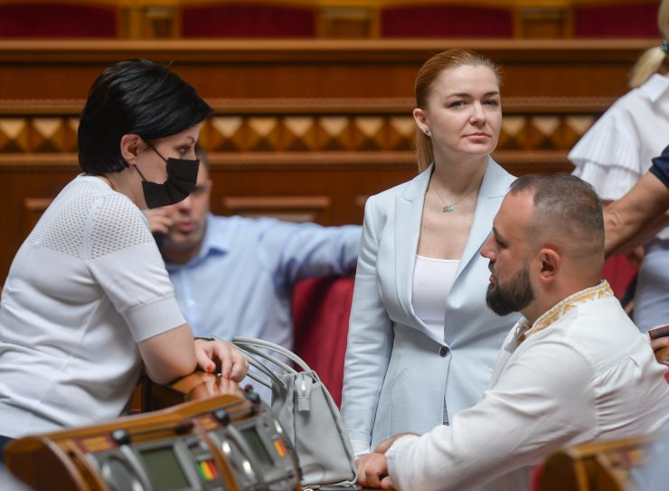 Позачергове пленарне засідання Верховної Ради України. 

Для участі у позачерговому засіданні зареєструвалося 99 народних депутатів. 

Відкрив позачергове пленарне засідання Перший заступник Голови Верховної Ради України Руслан Стефанчук.
Головуючий повідомив, що позачергове засідання проводиться у зв'язку з вимогою Президента України Володимира Зеленського.
