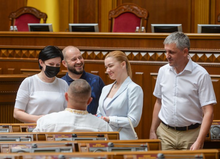 Позачергове пленарне засідання Верховної Ради України. 

Для участі у позачерговому засіданні зареєструвалося 99 народних депутатів. 

Відкрив позачергове пленарне засідання Перший заступник Голови Верховної Ради України Руслан Стефанчук.
Головуючий повідомив, що позачергове засідання проводиться у зв'язку з вимогою Президента України Володимира Зеленського.
