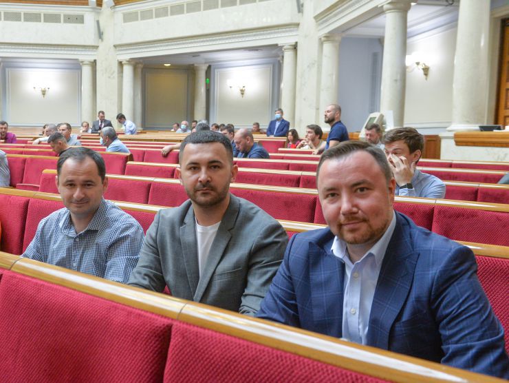 Позачергове пленарне засідання Верховної Ради України. 

Для участі у позачерговому засіданні зареєструвалося 99 народних депутатів. 

Відкрив позачергове пленарне засідання Перший заступник Голови Верховної Ради України Руслан Стефанчук.
Головуючий повідомив, що позачергове засідання проводиться у зв'язку з вимогою Президента України Володимира Зеленського. Максим Дірдин, Максим Заремський, Денис Маслов
