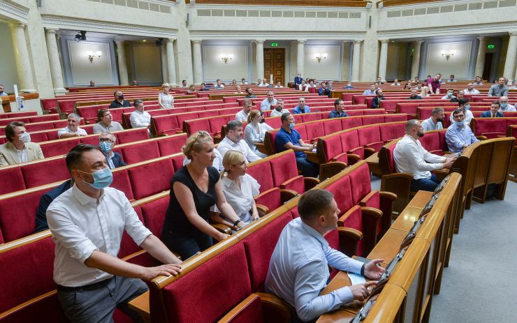 Позачергове пленарне засідання Верховної Ради України. 

Для участі у позачерговому засіданні зареєструвалося 99 народних депутатів. 

Відкрив позачергове пленарне засідання Перший заступник Голови Верховної Ради України Руслан Стефанчук.
Головуючий повідомив, що позачергове засідання проводиться у зв'язку з вимогою Президента України Володимира Зеленського.
