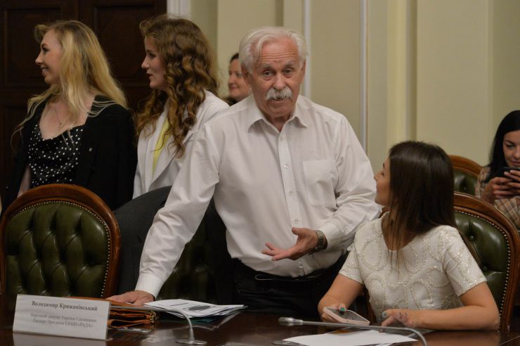 Урочиста церемонія закриття Програми стажування молоді в Апараті Верховної Ради України у 2021 році за участі заступниці Голови ВР Олени Кондратюк. За час реалізації Програми 2021 року у секретаріатах комітетів і структурних підрозділах Апарату Верховної Ради України завершили стажування 52 молодих фахівця. Володимир Крижанівський, народний депутат 1 скликання, експерт програми УСАД «Рада»