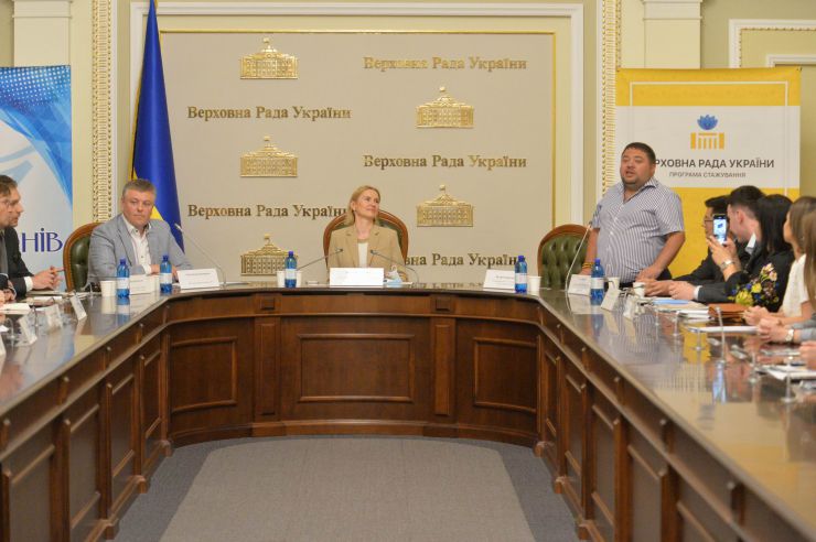 Урочиста церемонія закриття Програми стажування молоді в Апараті Верховної Ради України у 2021 році за участі заступниці Голови ВР Олени Кондратюк. За час реалізації Програми 2021 року у секретаріатах комітетів і структурних підрозділах Апарату Верховної Ради України завершили стажування 52 молодих фахівця.