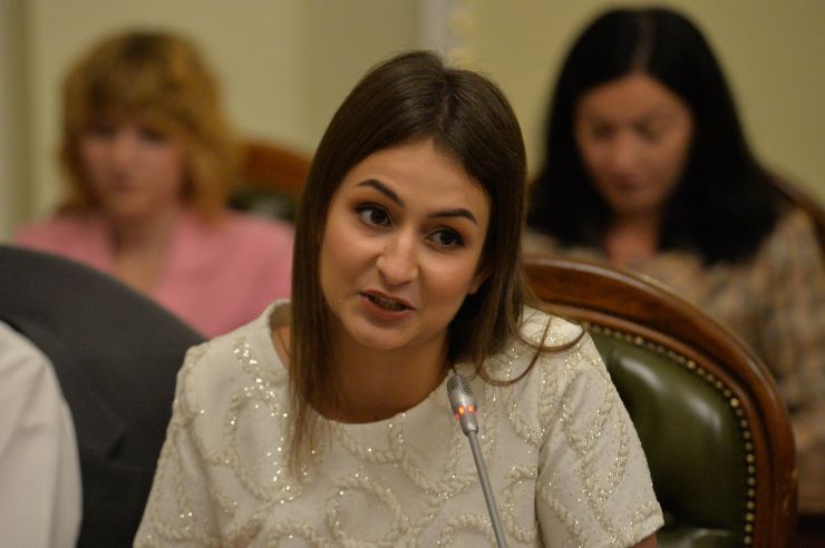 Урочиста церемонія закриття Програми стажування молоді в Апараті Верховної Ради України у 2021 році за участі заступниці Голови ВР Олени Кондратюк. За час реалізації Програми 2021 року у секретаріатах комітетів і структурних підрозділах Апарату Верховної Ради України завершили стажування 52 молодих фахівця. Олена Чорна -випускниця