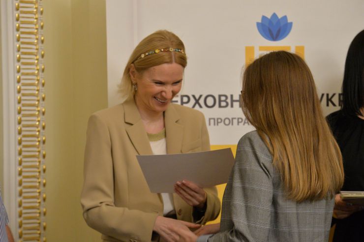 Урочиста церемонія закриття Програми стажування молоді в Апараті Верховної Ради України у 2021 році за участі заступниці Голови ВР Олени Кондратюк. За час реалізації Програми 2021 року у секретаріатах комітетів і структурних підрозділах Апарату Верховної Ради України завершили стажування 52 молодих фахівця.