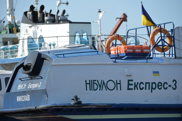 Робоча поїздка Голови Верховної Ради України Дмитра РАЗУМКОВА до Миколаївської та Одеської областей.
ТОВ СП «Нібулон».Ознайомлення з роботою та виробничими потужностями підприємства.
Аграрна компанія України, один з найбільших українських сільськогосподарських виробників та експортерів. Створили унікальну інфраструктуру перевантажувальних терміналів та комплексів з приймання, зберігання і відвантаження зернових та олійних культур, потужного флоту і виробничих підрозділів по всій Україні.
Зустрічає:генеральний директор ВАДАТУРСЬКИЙ Олексій.
