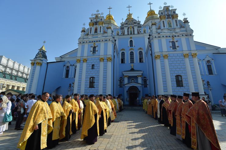 Божественна літургія з нагоди 1033-ї річниці Хрещення Руси-України у Михайлівському Золотоверхому кафедральному соборі.  Очолить літургію Блаженнійший Митрополит Епіфаній. Урочистості з нагоди свята продовжаться на Володимирській гірці, де Предстоятель Православної Церкви України звершить молебень біля пам’ятника святому рівноапостольному князю Володимиру.