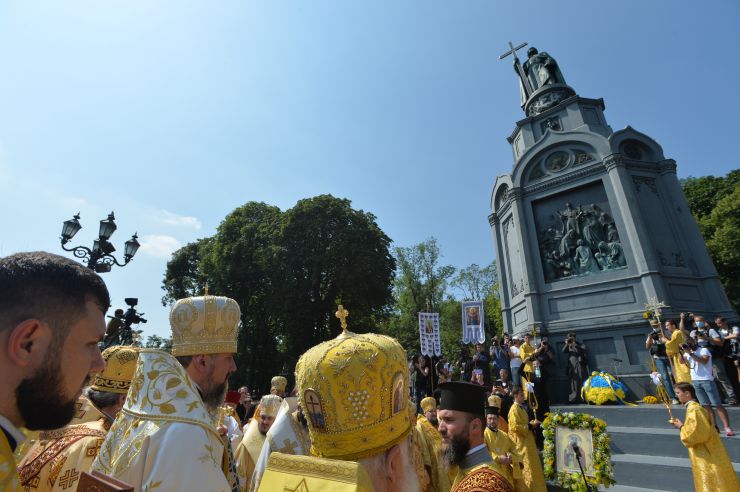 Божественна літургія з нагоди 1033-ї річниці Хрещення Руси-України у Михайлівському Золотоверхому кафедральному соборі.  Очолить літургію Блаженнійший Митрополит Епіфаній. Урочистості з нагоди свята продовжаться на Володимирській гірці, де Предстоятель Православної Церкви України звершить молебень біля пам’ятника святому рівноапостольному князю Володимиру.